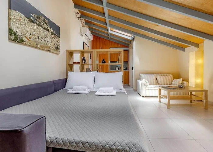 Sunny Skylight Loft! Apartamento