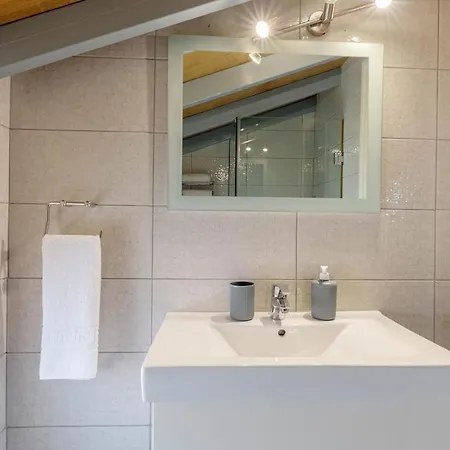 Sunny Skylight Loft! Apartment *